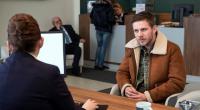 na zdjęciu kadr z filmu Banksterzy