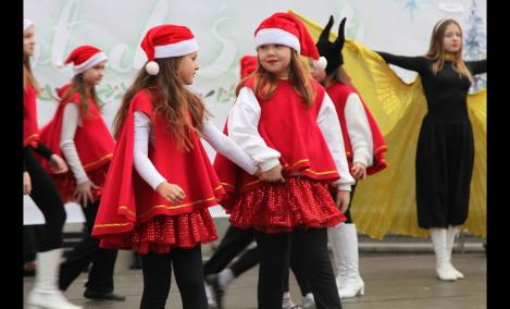 Embedded thumbnail for Dzierżoniowski Jarmark Bożonarodzeniowy 06 .07.12.2025 Rynek