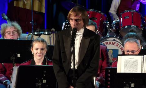 Embedded thumbnail for NOWOROCZNY KONCERT MIEJSKIEJ ORKIESTRY DĘTEJ / Jowita Kowalewska &amp; Anna Krystek / Dyrygent: Dariusz Piechowiak